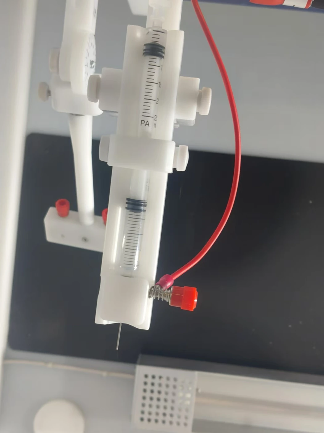 Standard and low-volume spinnerets