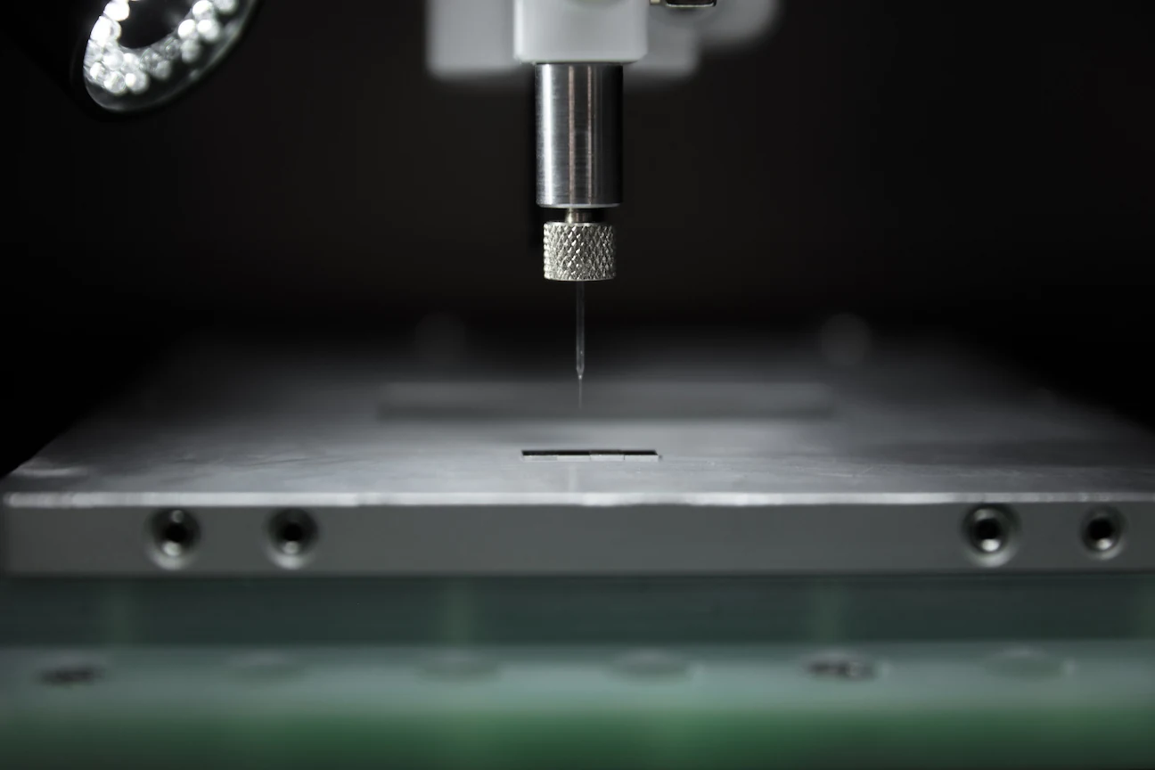 Micron-scale glass needles